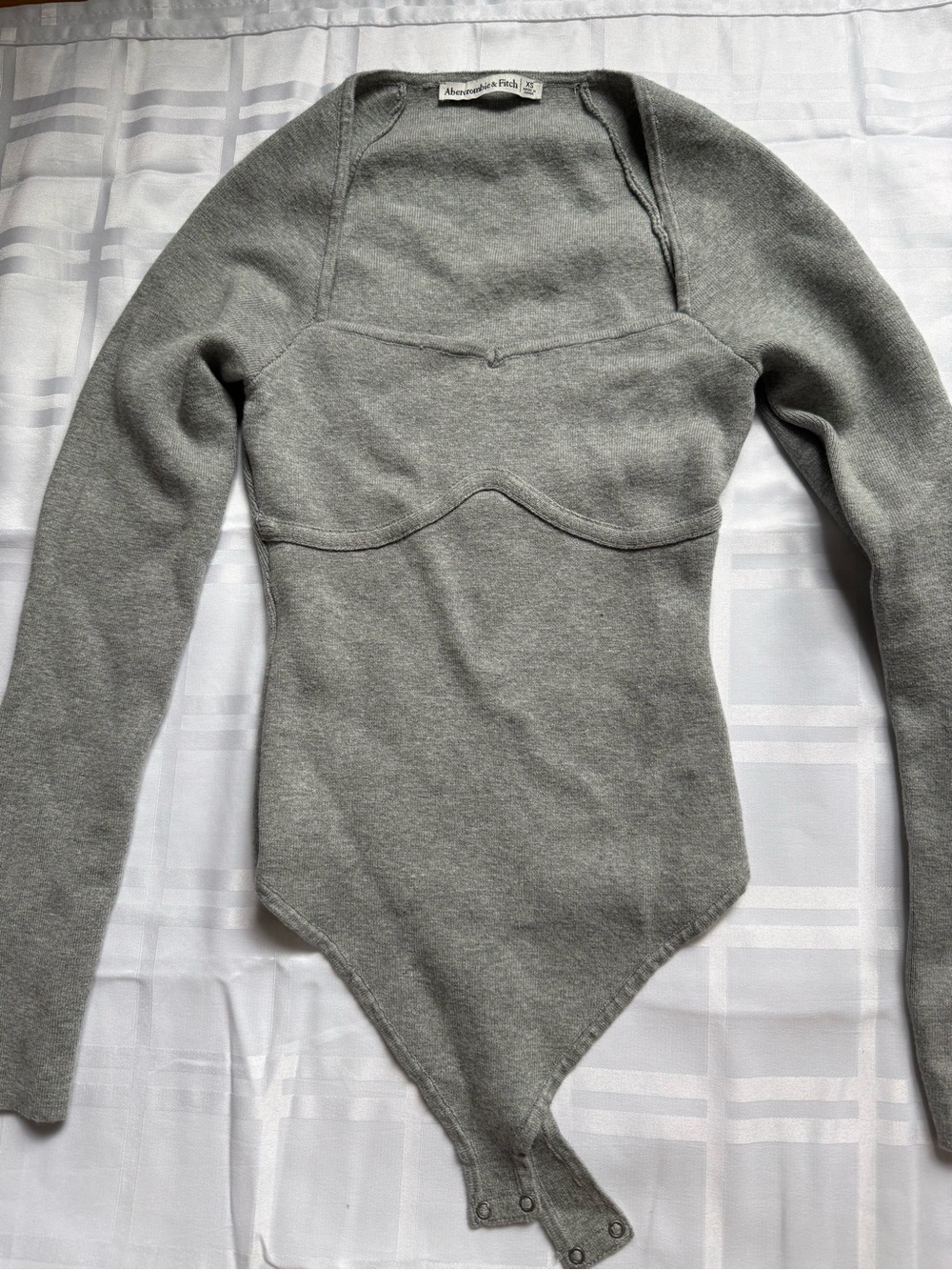 Abercrombie & Fitch Gray Long-Sleeve Sweetheart Bodysuit